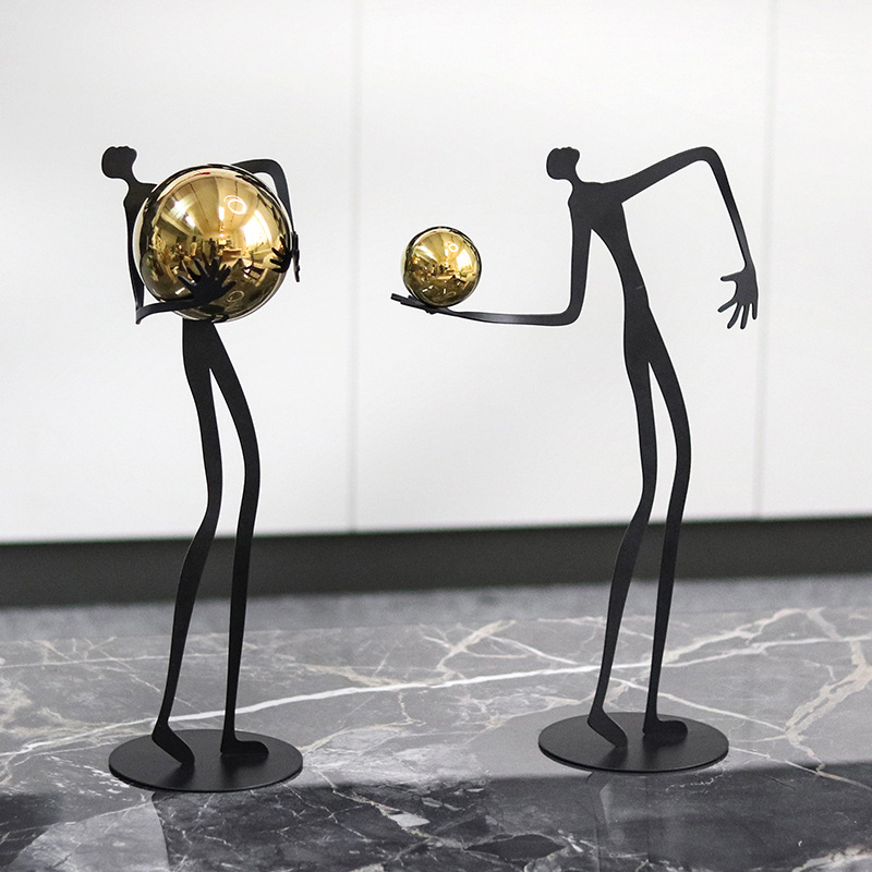 Art Craft Hotel - Moderne Kunstfigur mit Kugel, Metall-Ornamente für