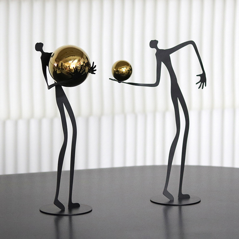 Moderne Kunstfigur mit Kugel,  – Art Craft Hotel Bewertung und Preis